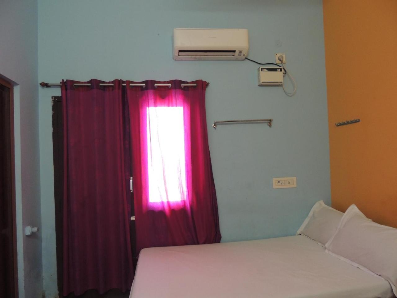 Radha Party Hall Kanchipuram Buitenkant foto