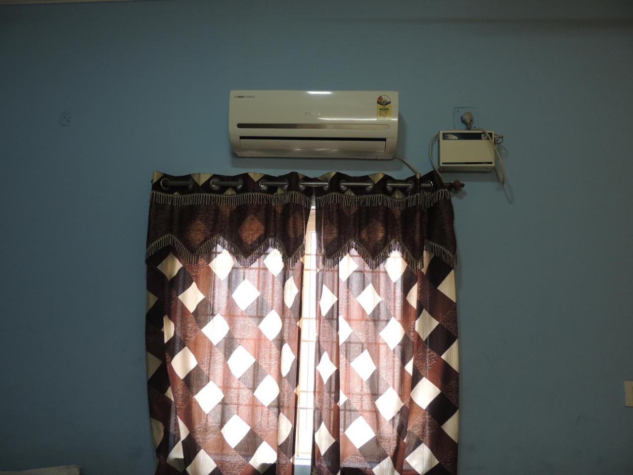 Radha Party Hall Kanchipuram Buitenkant foto