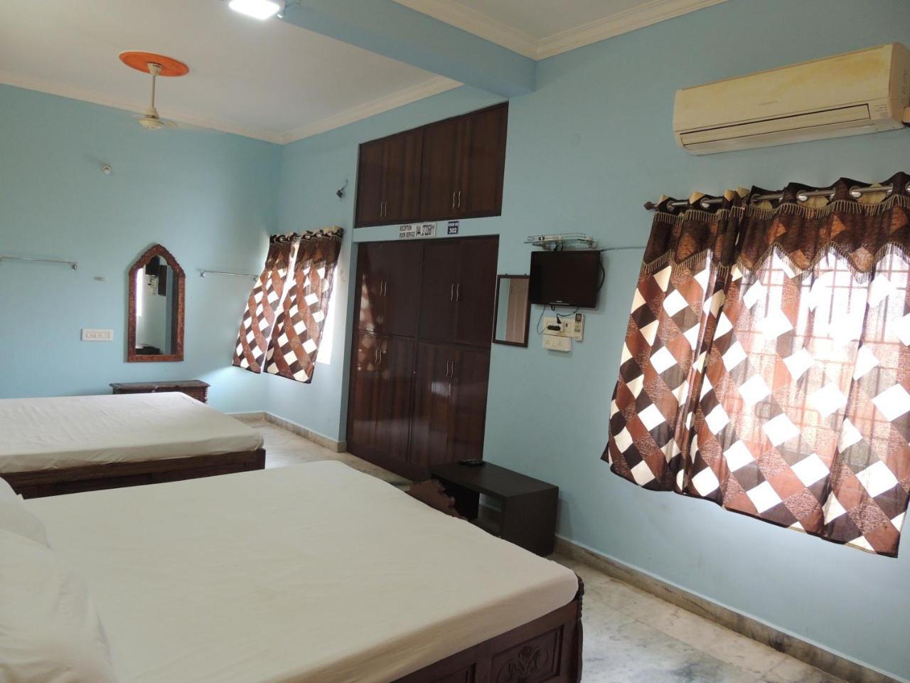 Radha Party Hall Kanchipuram Buitenkant foto