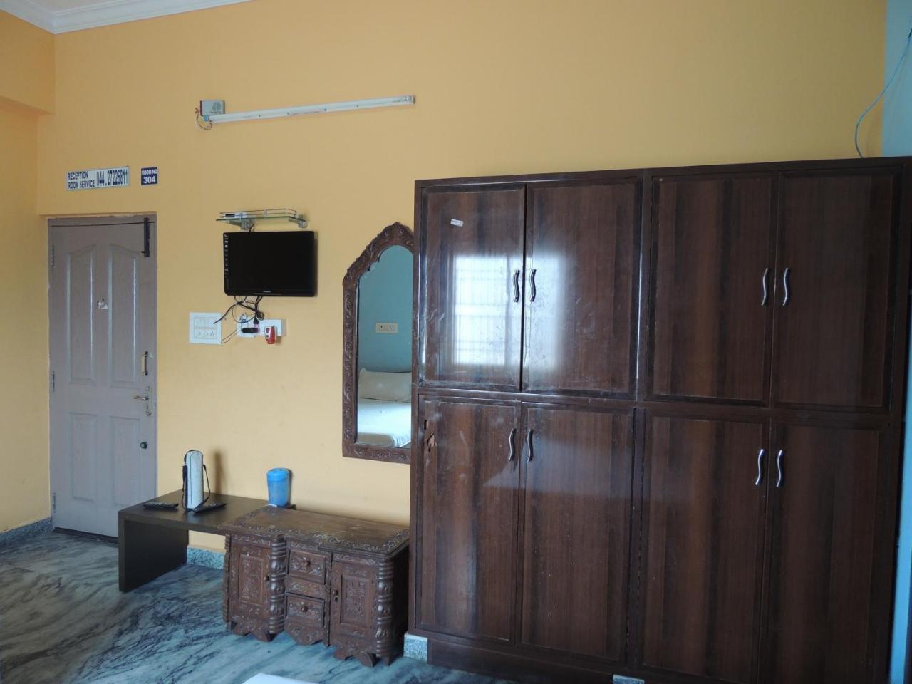 Radha Party Hall Kanchipuram Buitenkant foto
